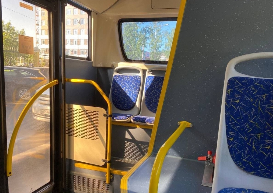 «КОНДИЦИОНЕРЫ НЕ ПРЕДУСМОТРЕНЫ»: ВЛАСТИ ОТВЕТИЛИ НА ВОПРОС О ЖАРЕ В АВТОБУСАХ КУЗБАССА