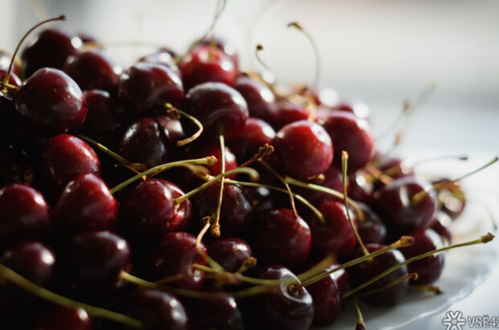 Тонны непроверенных клубники и черешни оказались в Кузбассе￼