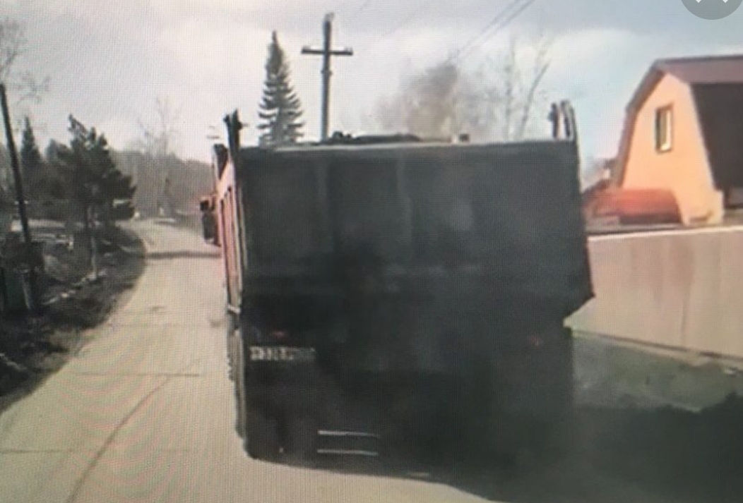 УКАЗ МЭРА НЕ СМОГ РЕШИТЬ ПРОБЛЕМУ БОЛЬШЕГРУЗОВ В ЛИСТВЯГАХ