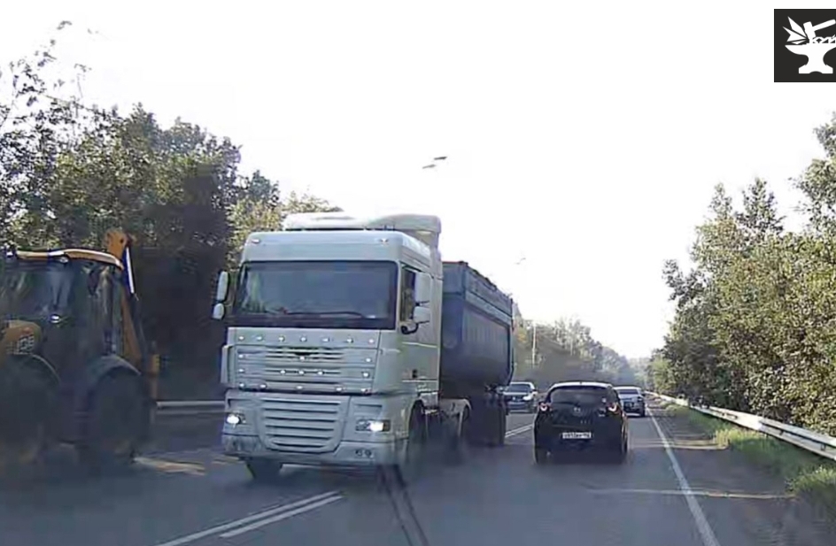 «ОСТАНОВИТЕ УБИЙЦ НА «ТОНАРАХ»: ОПАСНЫЕ БОЛЬШЕГРУЗЫ БЕЗ НОМЕРОВ РАЗЪЕЗЖАЮТ ПО НОВОКУЗНЕЦКУ