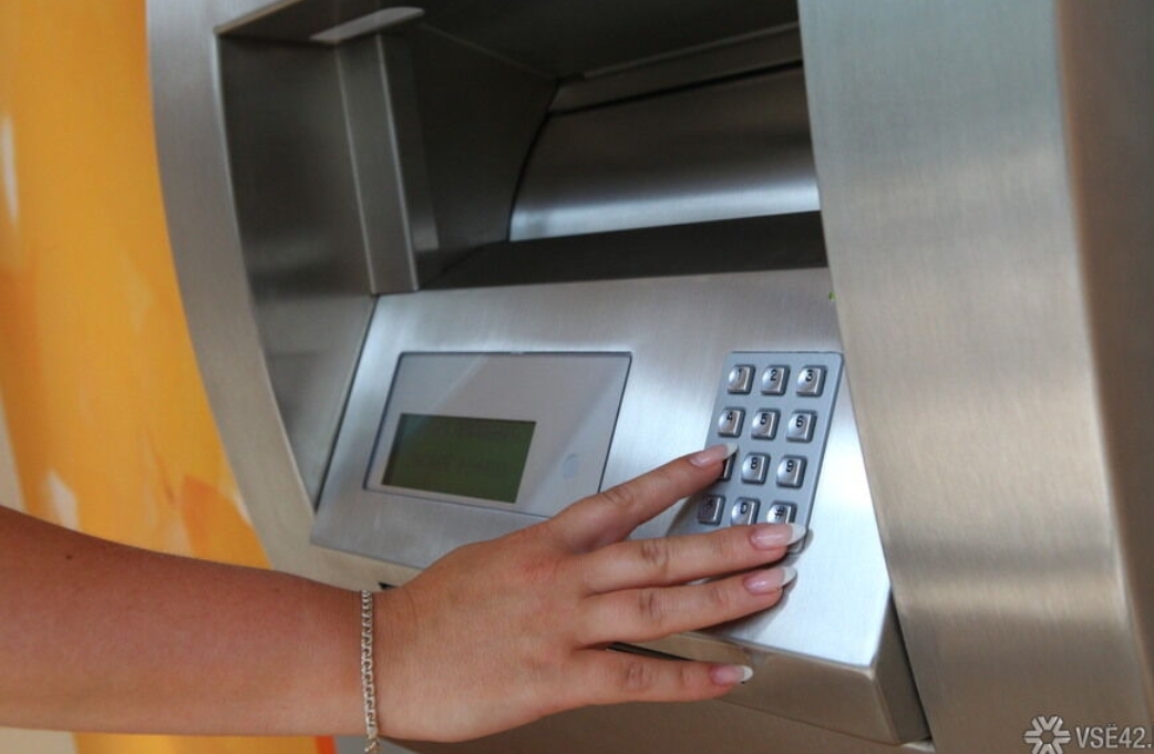 Новокузнечанка лишилась 5 000 рублей из-за «зависшего» банкомата