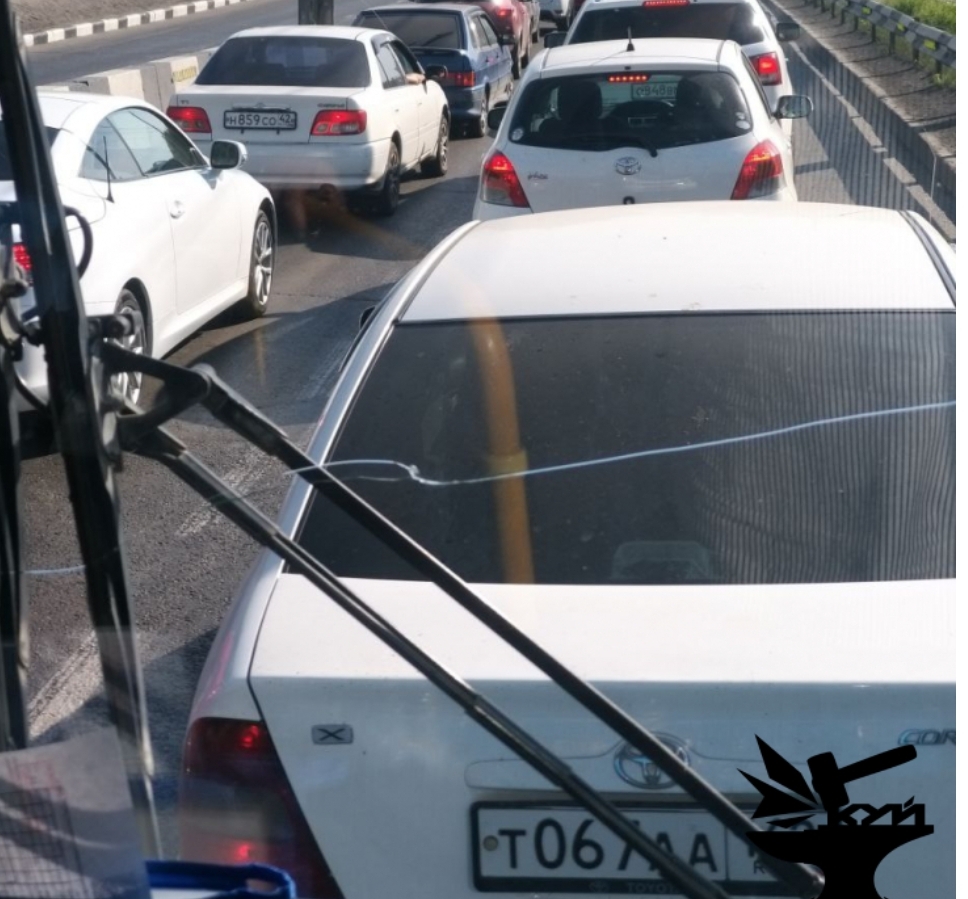 «Потерпите ещё немножко»: важнейший мост на вьезде в центр города не откроется вовремя