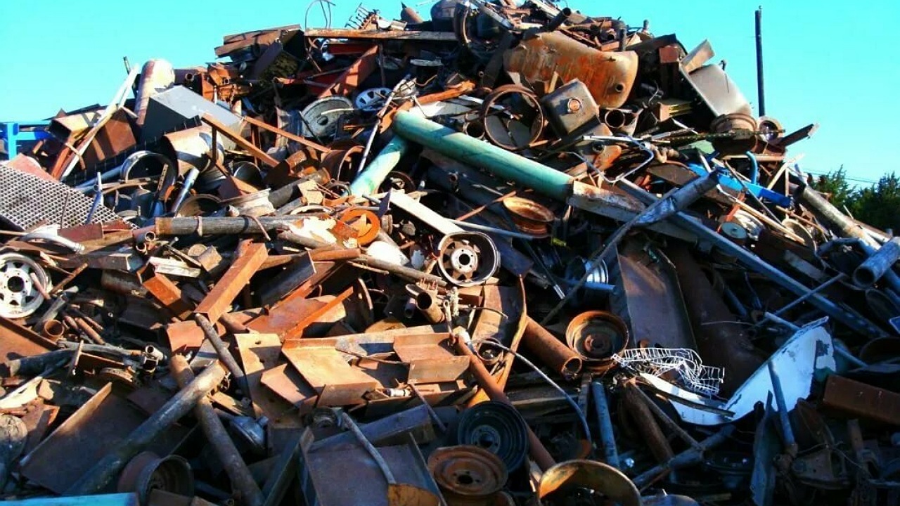 Прокопчанин украл и сдал на лом экскаватор