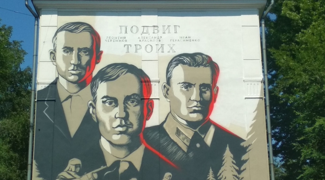 Служили три товарища