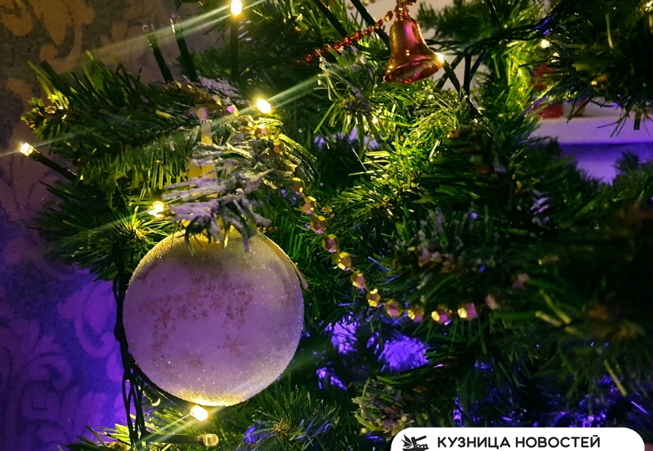 В МЧС рассказали, как  правильно украшать ёлку