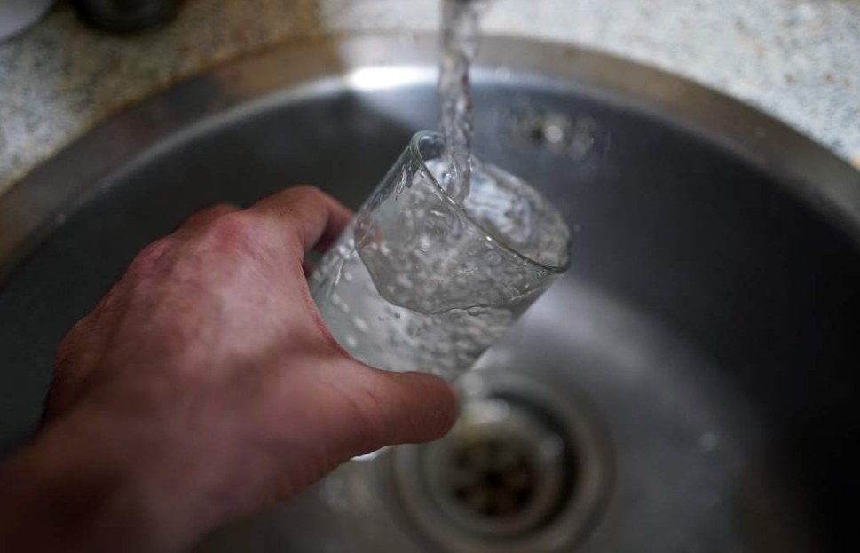 Пей до дна: врачи рассказали, от каких болезней спасает вода