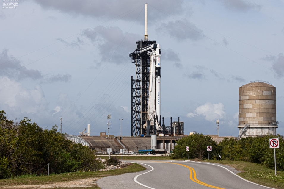 Запуск корабля Илона Маска, на котором полетит кузбассовец, перенесли  из-за непогоды