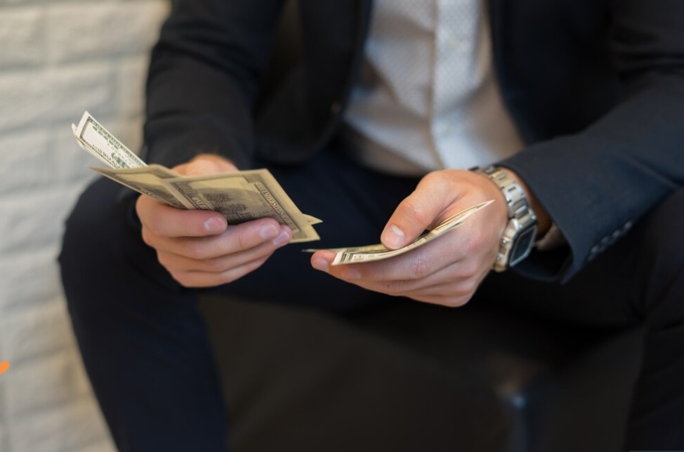 От 100 до 150 тысяч рублей: кому в Кузбассе готовы платить такие деньги