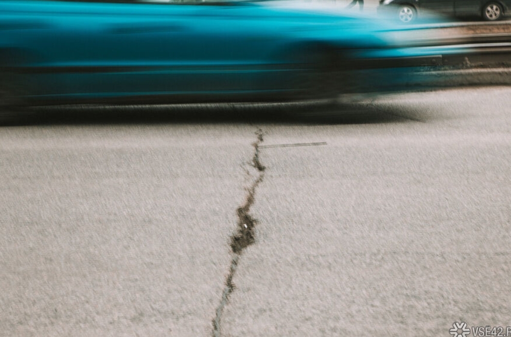 Власти обнаружили десятки дефектов на дорогах с гарантией после ремонта в Новокузнецке