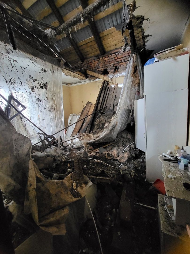 Что стало причиной обрушения потолочного перекрытия в жилом доме?