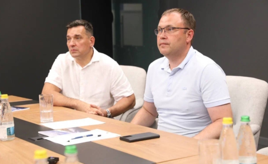 «Мы начинаем жёстко реагировать»: Илья Середюк рассказал о возможном расторжении контрактов с  «Питеравто»