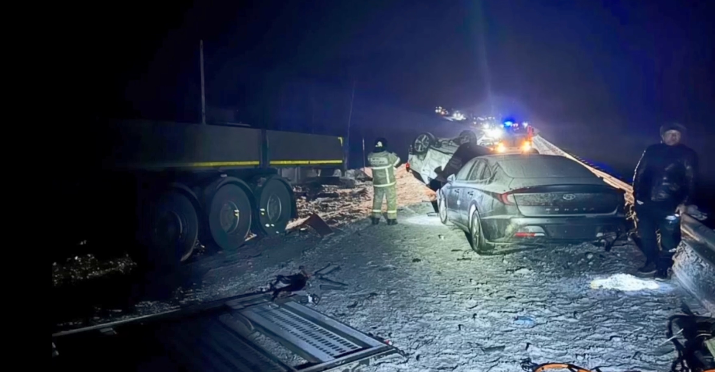 Федеральная трасса в Кузбассе перекрывалась из-за ДТП с автовозом и грузовиком