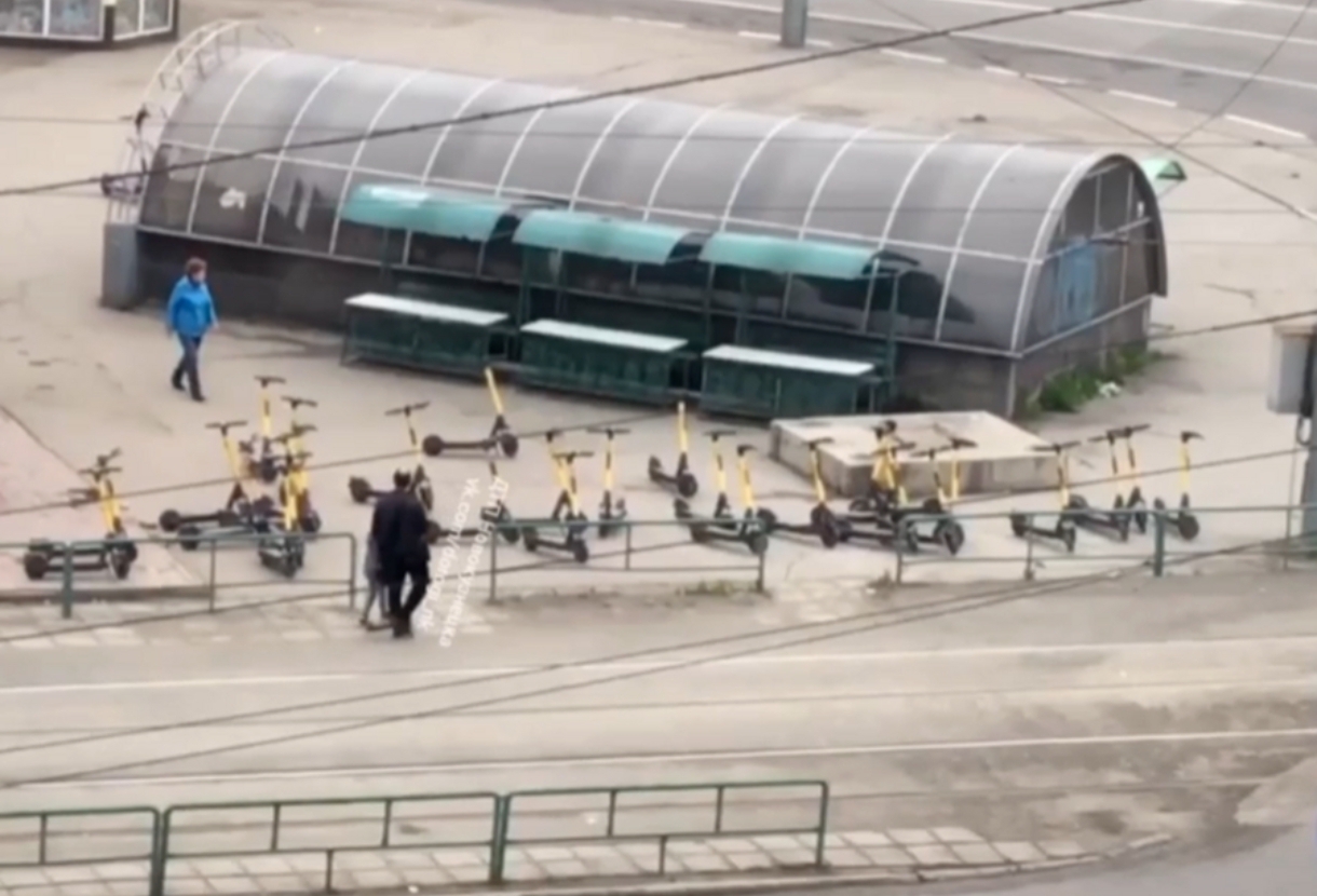 Заполонившие улицы электросамокаты разозлили новокузнечан