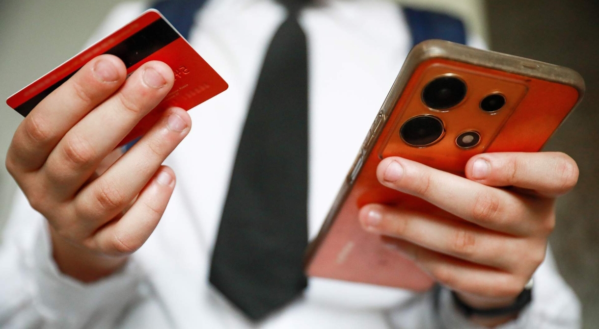 Родительский контроль: Госдума в I чтении одобрила запрет на самостоятельное открытие банковских счетов подростками