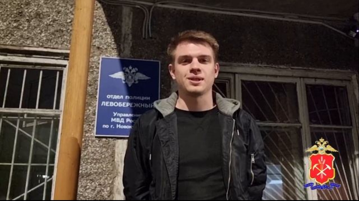 Автовладелец демонтировал рамку с нецензурной надписью и извинился