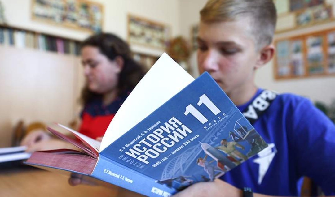 Кравцов анонсировал появление единых учебников по всем предметам в течение трех лет