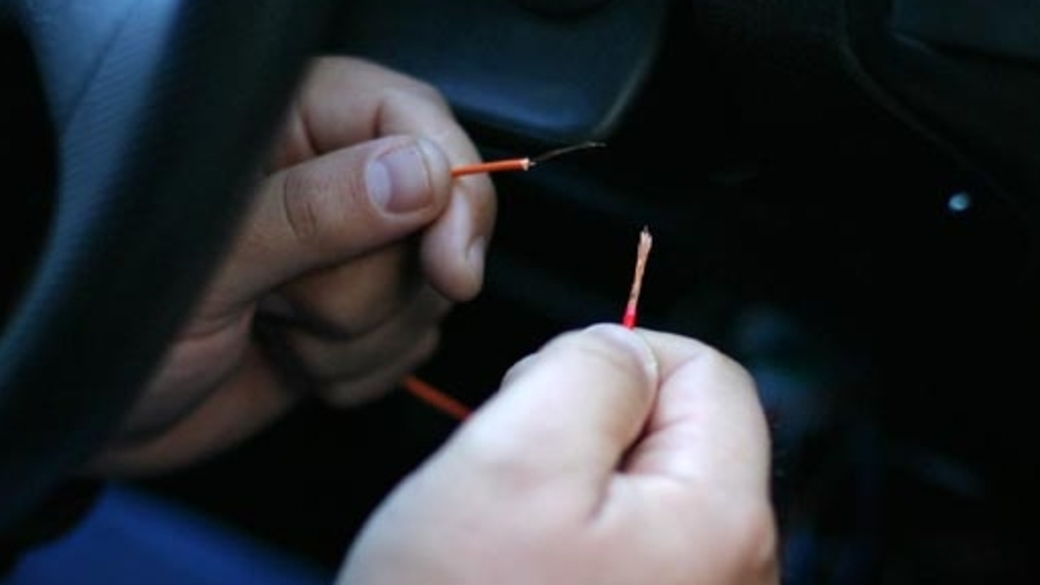 В Новокузнецке дети угнали «семёрку» и въехали в опору освещения