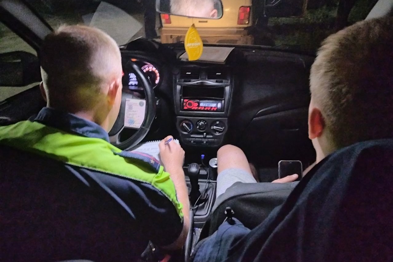 Кузбасские подростки катаются на авто и мотоциклах, не имея прав