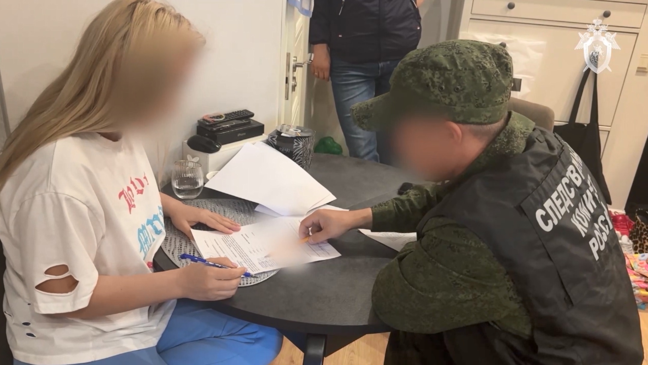 Кузбасские педагоги помогали иностранцам незаконно легализоваться в регионе