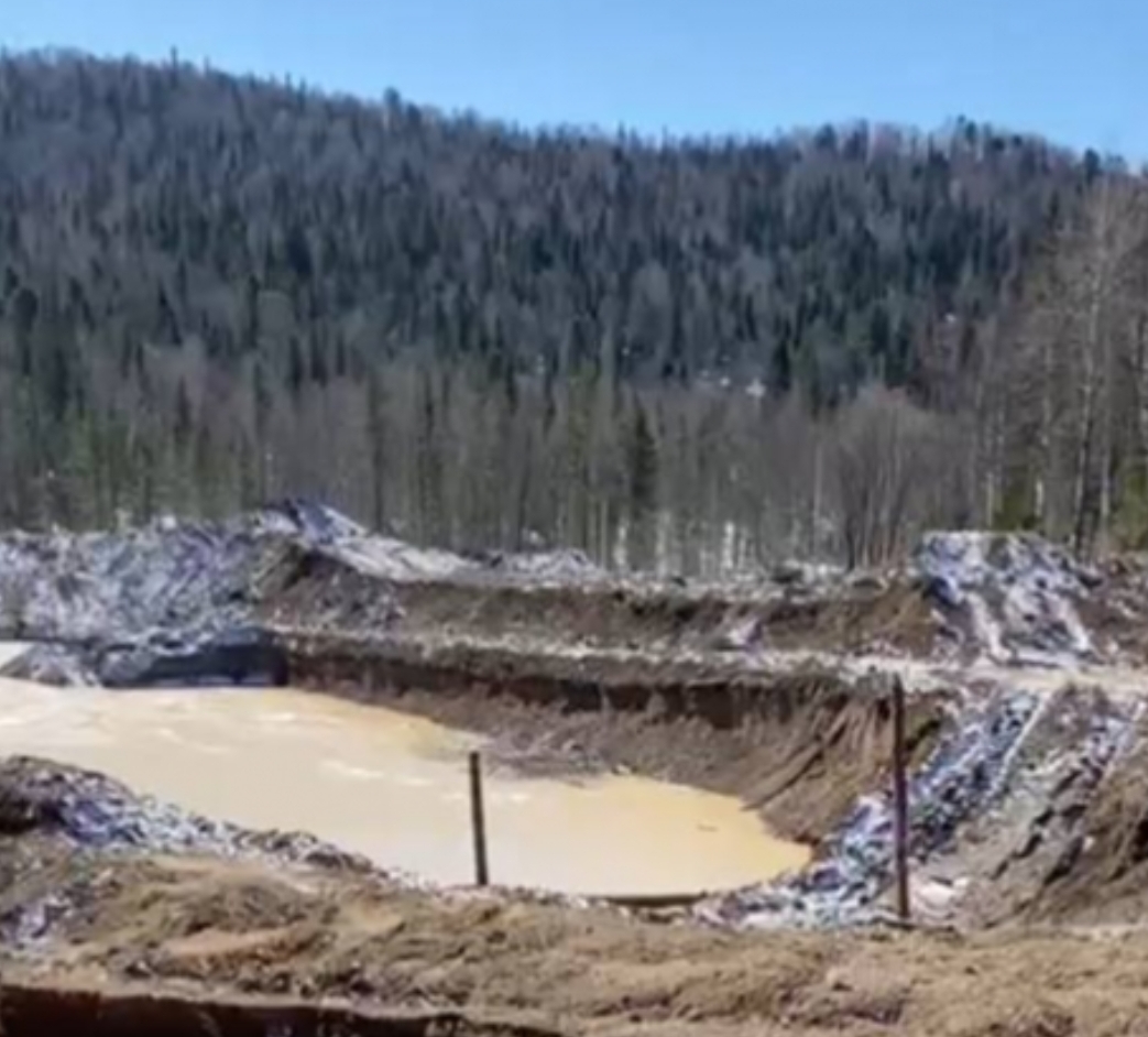 Золотодобытчики загадили кузбасскую реку и оставили после себя лунный ландшафт