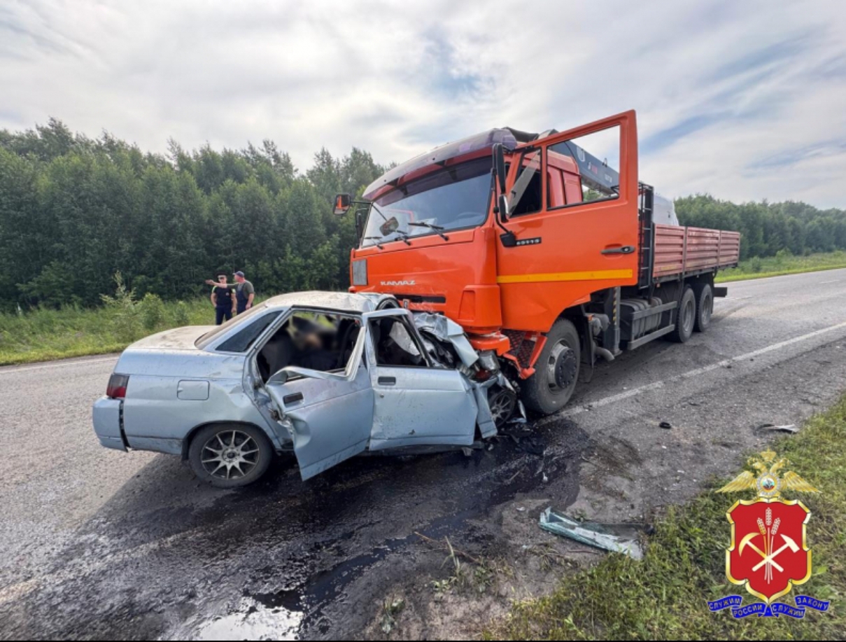 По вине водителя грузовика погибли 4 человека