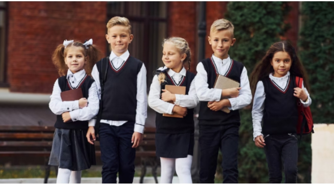 Минпросвещения России опровергло введение единой школьной формы