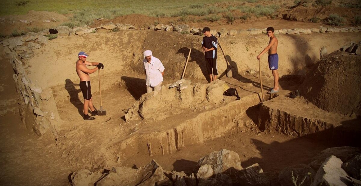 Камень раскрыл древнюю тайну: как миллиметровый след переписал историю Сибири