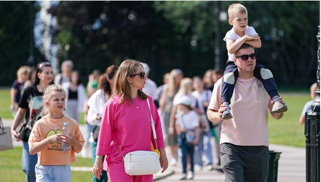 Экономист рассказал о новой выплате и повышении пособий семьям с детьми