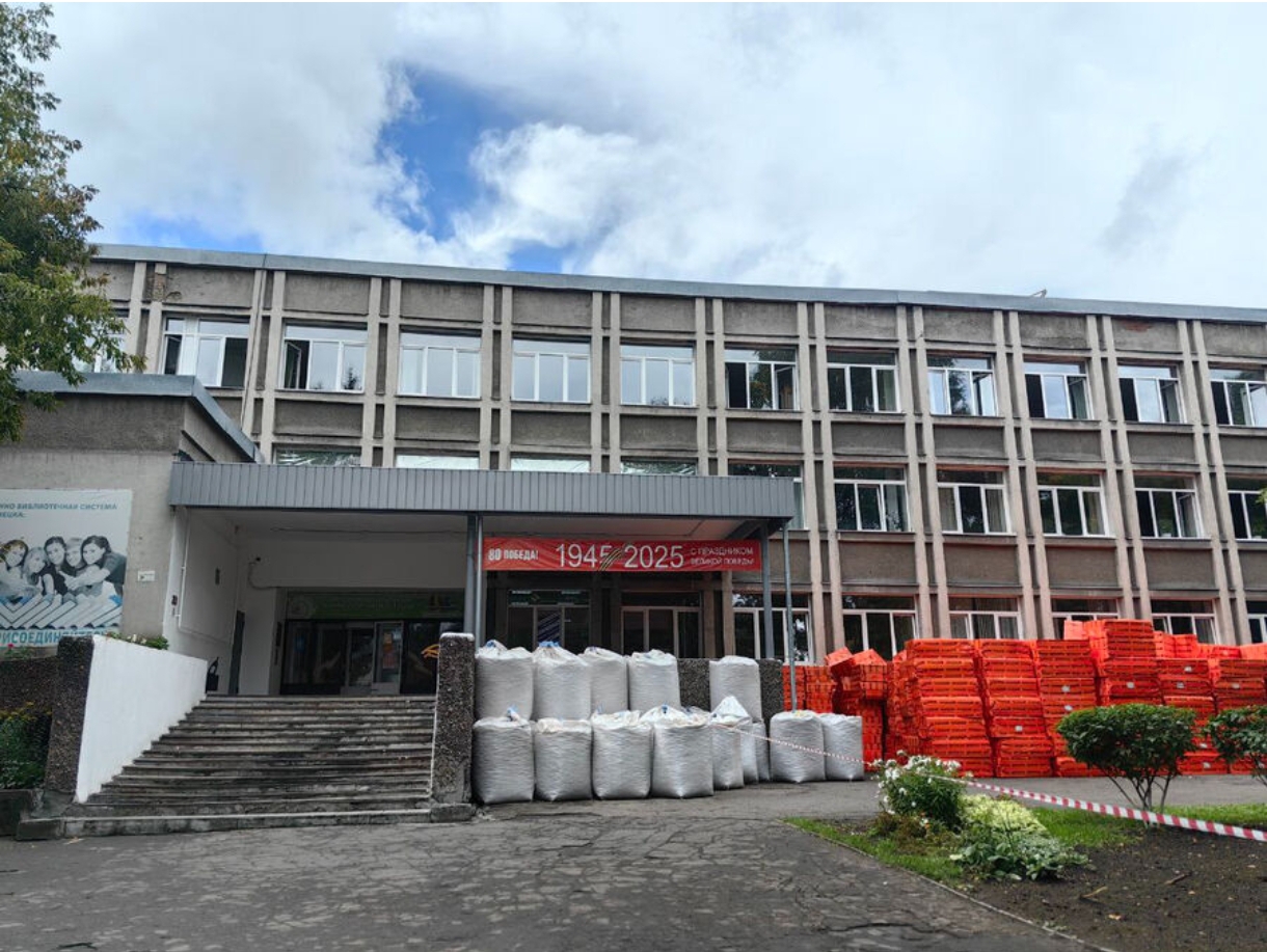 Демонтаж старой крыши новокузнецкой библиотеки приблизился к завершению