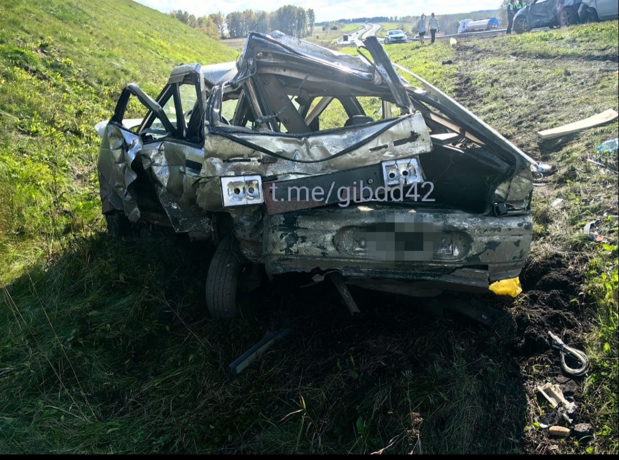 Автоледи слетела с трассы, а оказание ей помощи закончилось серьёзным ДТП