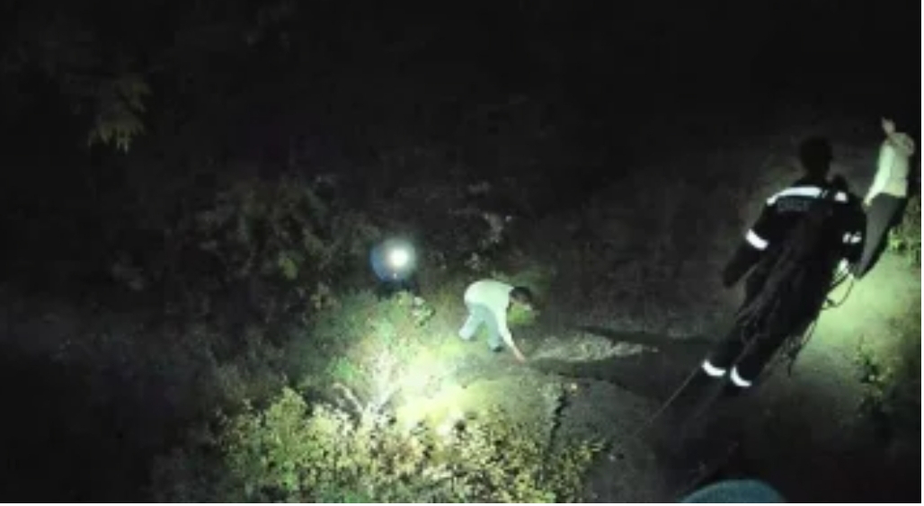 Девушка и юноша 17 и 18 лет оказались заблокированы на скале в Новокузнецке