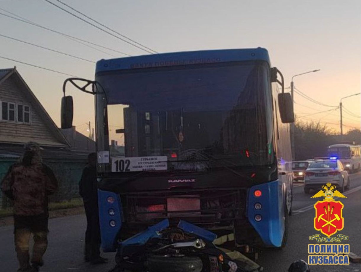 Мотоциклист без прав попал под автобус и погиб