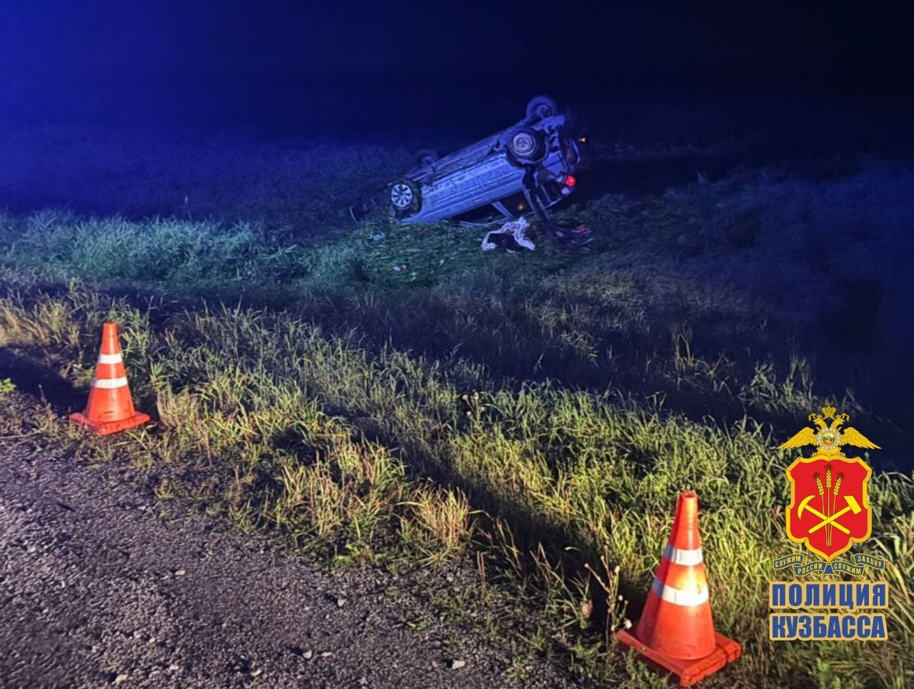Водитель, перевозивший школьниц, потерял управление и съехал в кювет