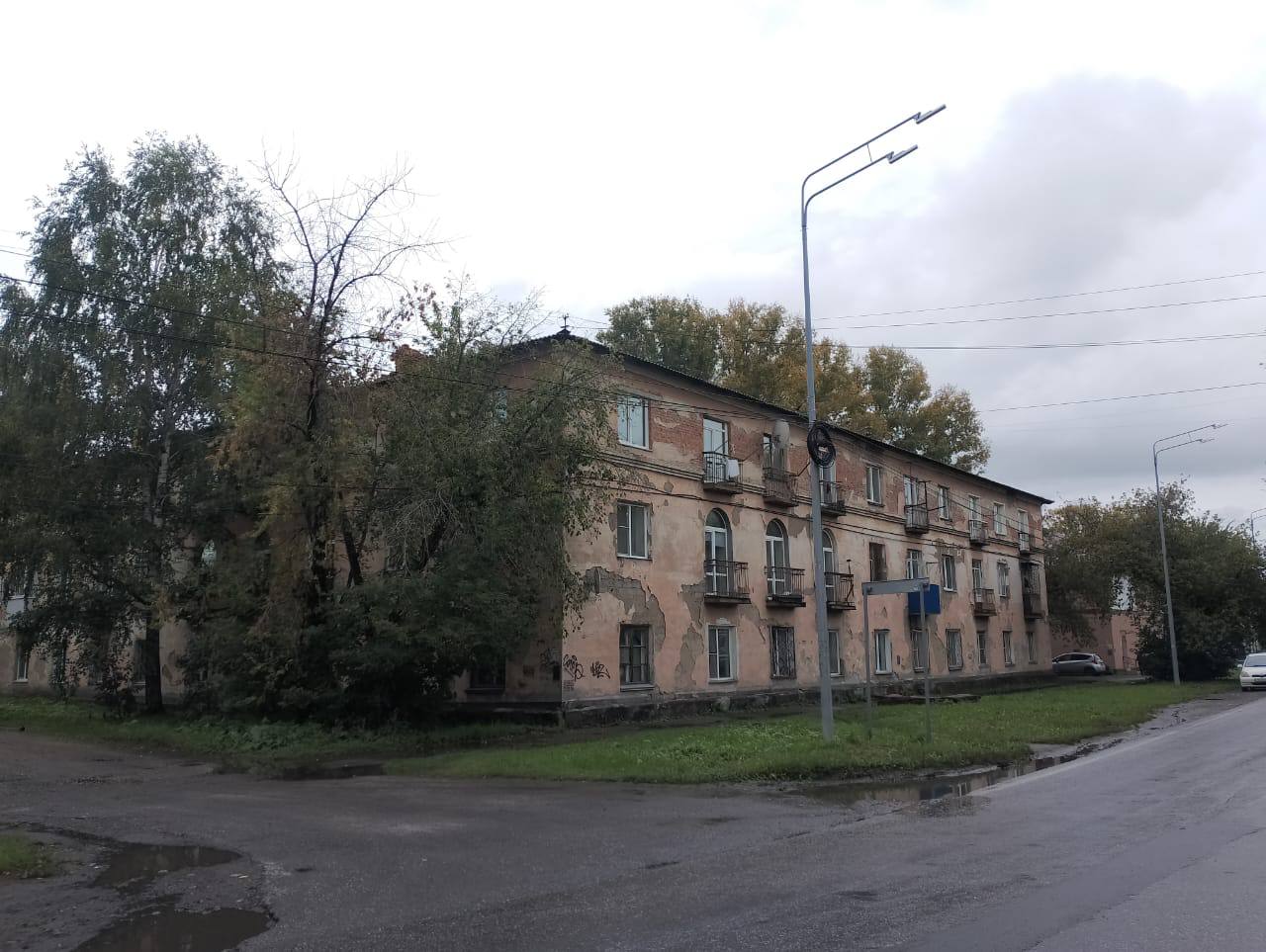 Аварийному дому в Новокузнецке требуется немедленный снос и расселение жильцов