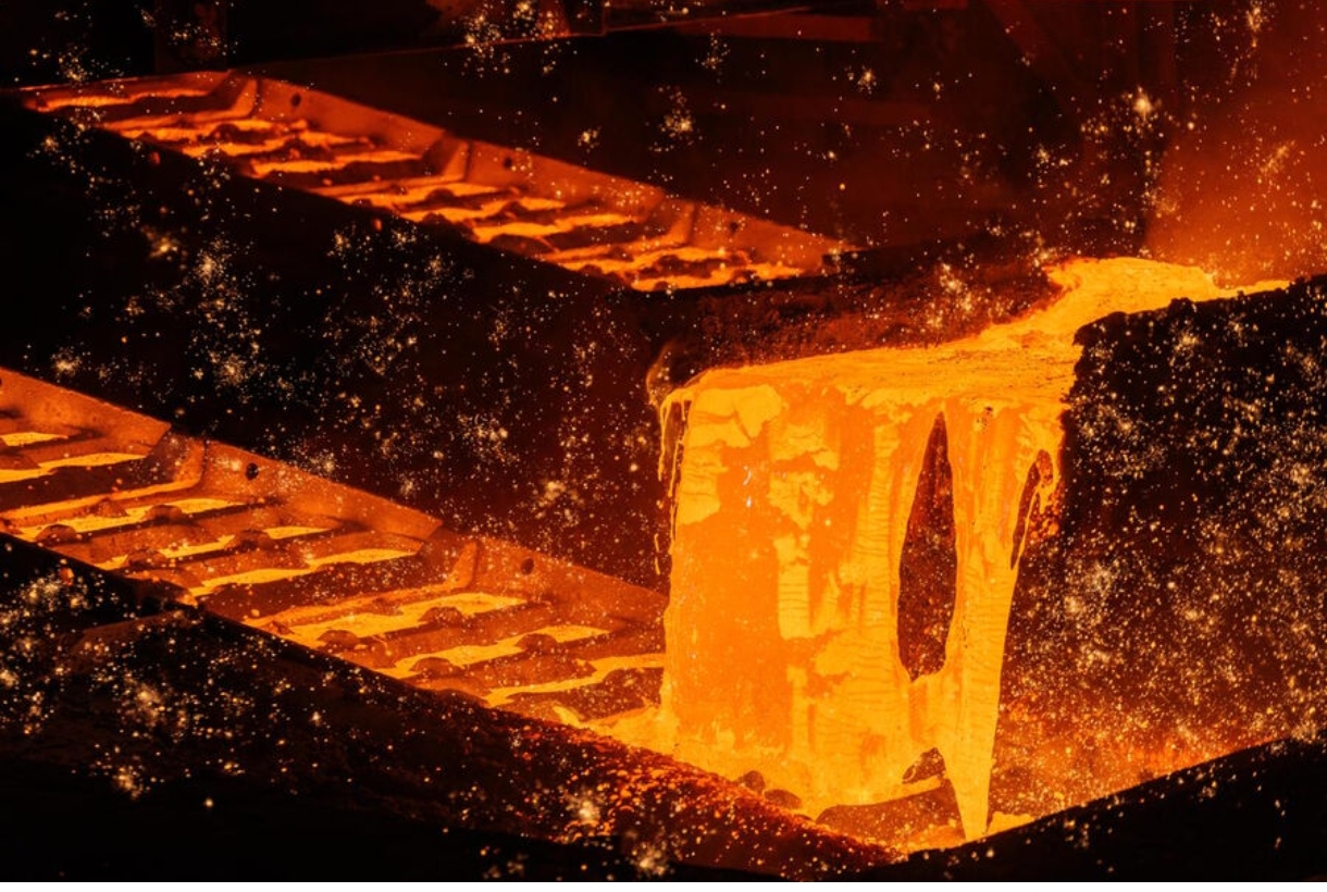 Новые разливочные для чугуна, "Эйфелева башня" и хайтек-рельсы: чем живет и дышит металлургический комбинат в Новокузнецке