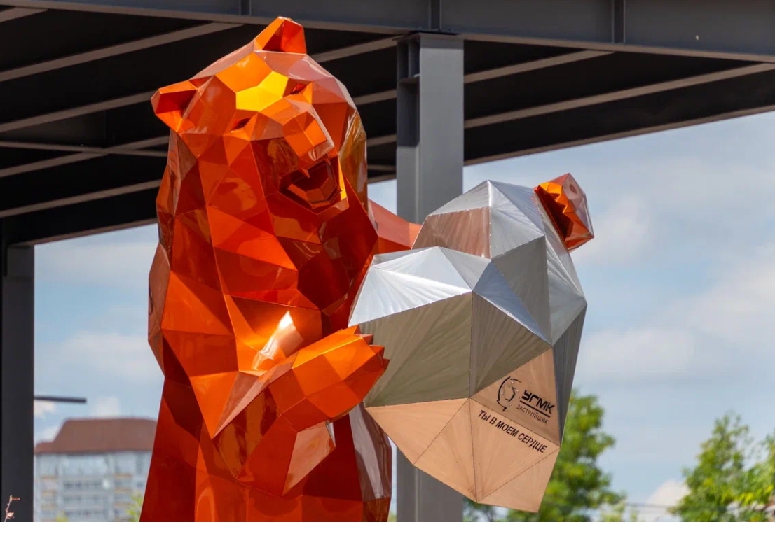 На горе в Шерегеше туристов будет встречать трёхметровый медведь