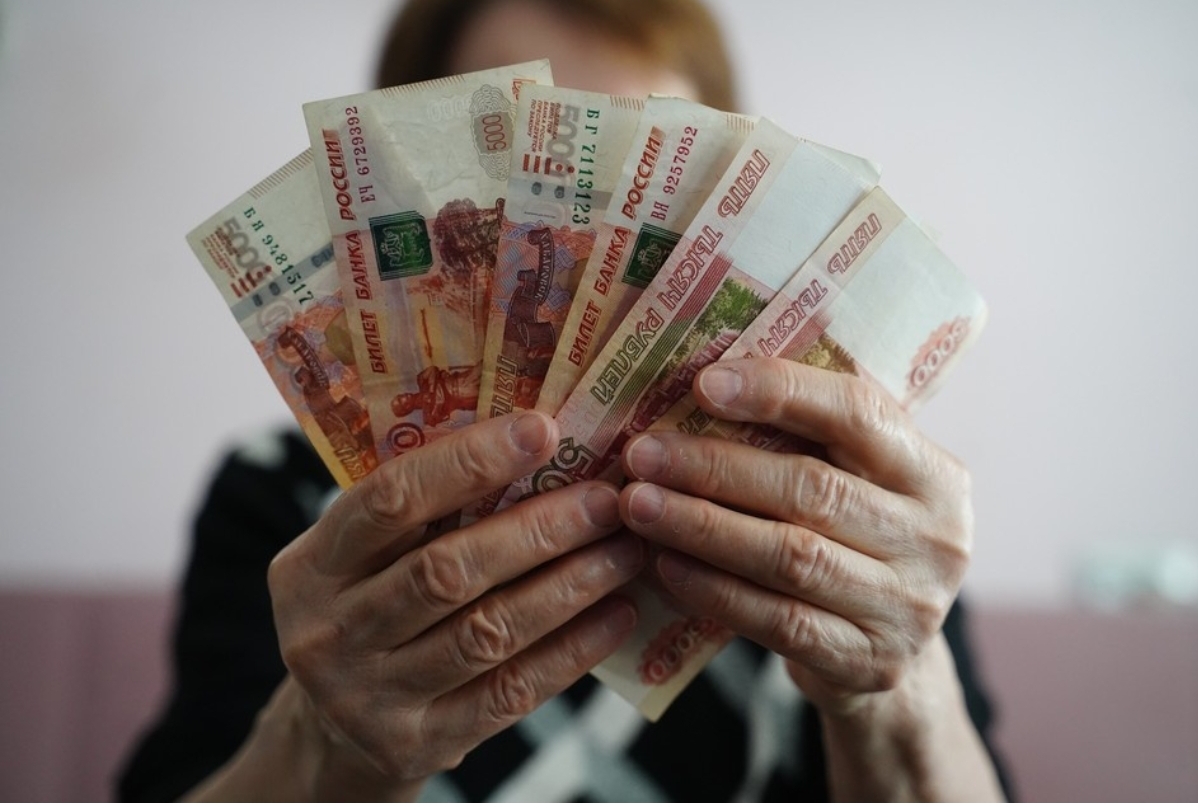 В Кузбассе пенсионерка хотела заменить счетчики и лишилась более 450 000 рублей