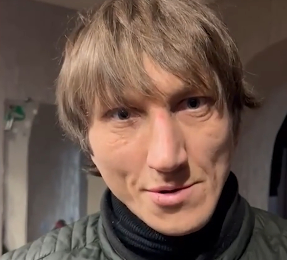 Бросал на пол, бил руками и ногами