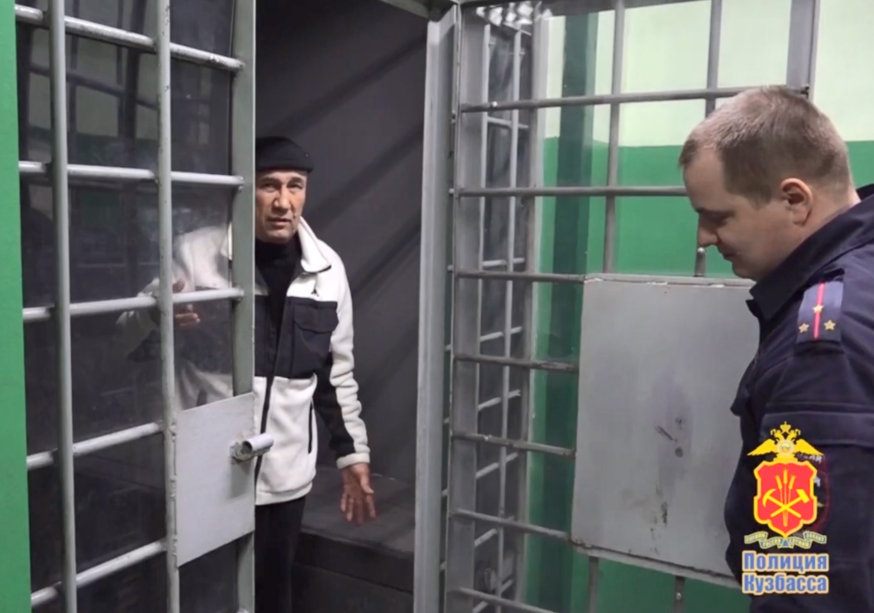 Иностранец приехал в Кузбасс по поддельным документам и попался