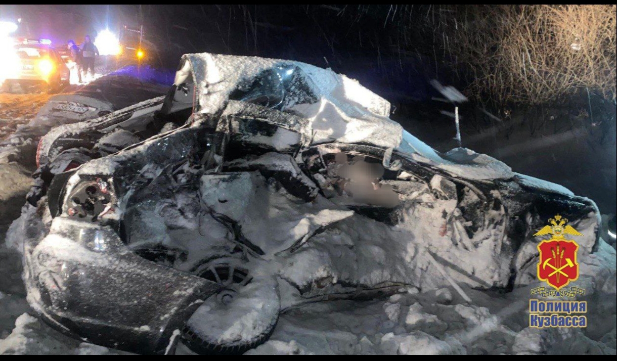 В столкновении с двумя грузовиками погибли пассажиры Лада Гранта