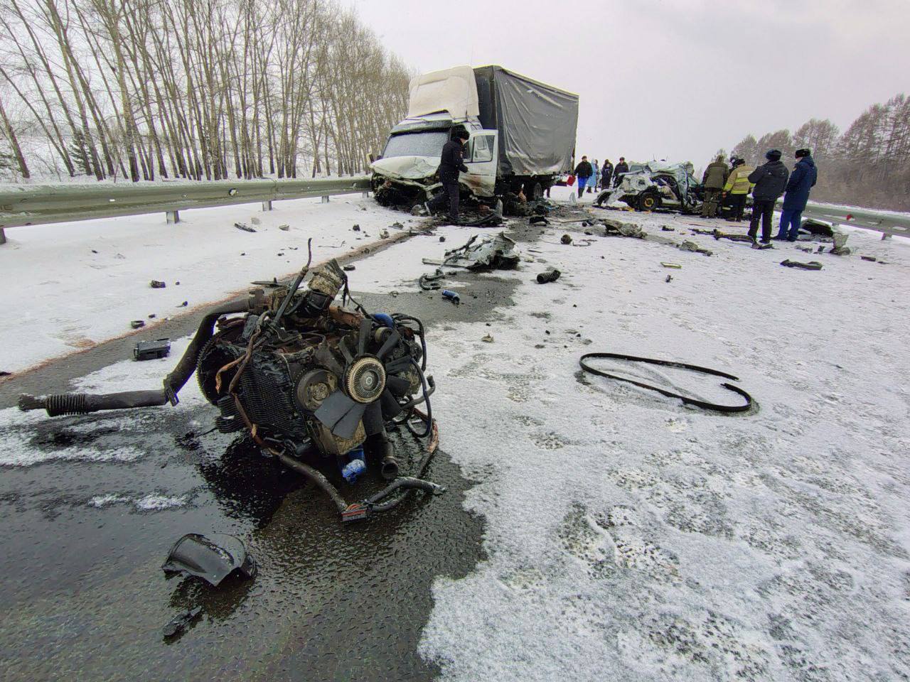 В ДТП на кузбасской трассе погиб водитель иномарки и 2 пассажиров