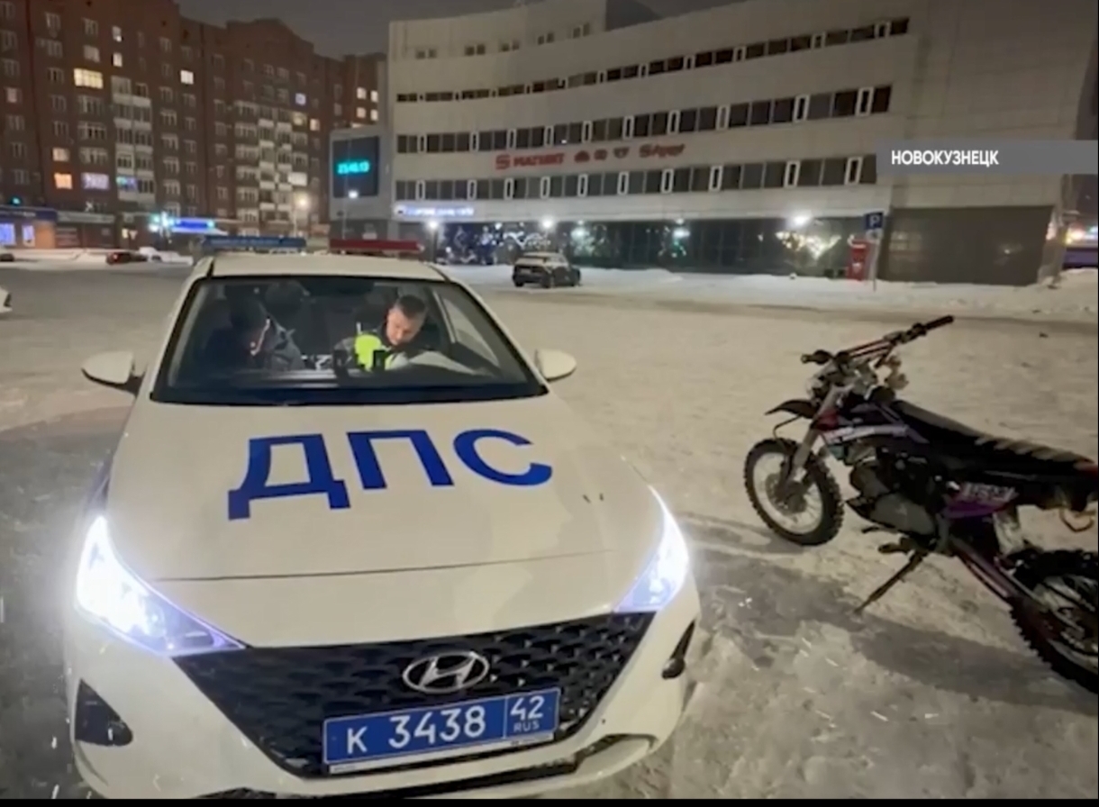 Подростки на мини-мотоциклах катались по улицам Новокузнецка