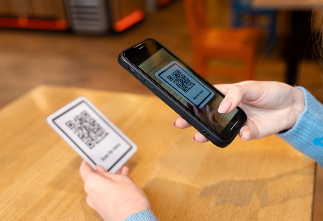 Мошенники крадут деньги через ловушки в кафе