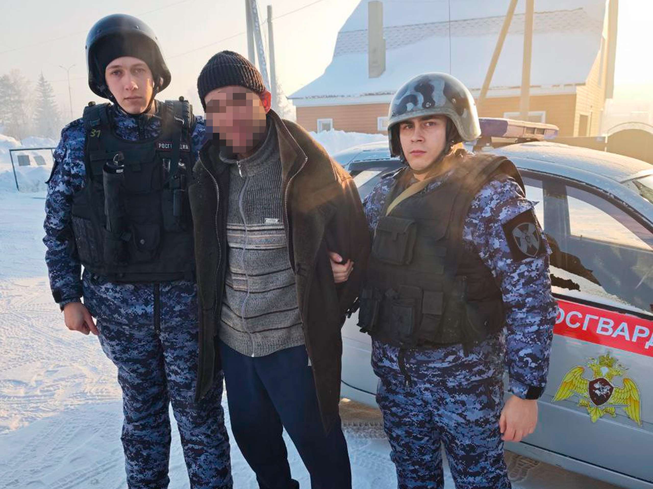 Неадекватный кузбассовец с ножом напал на женщину в магазине