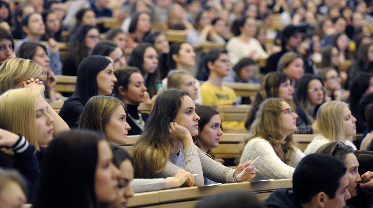 Лишние люди: зачем Минобрнауки сокращает платные места в вузах