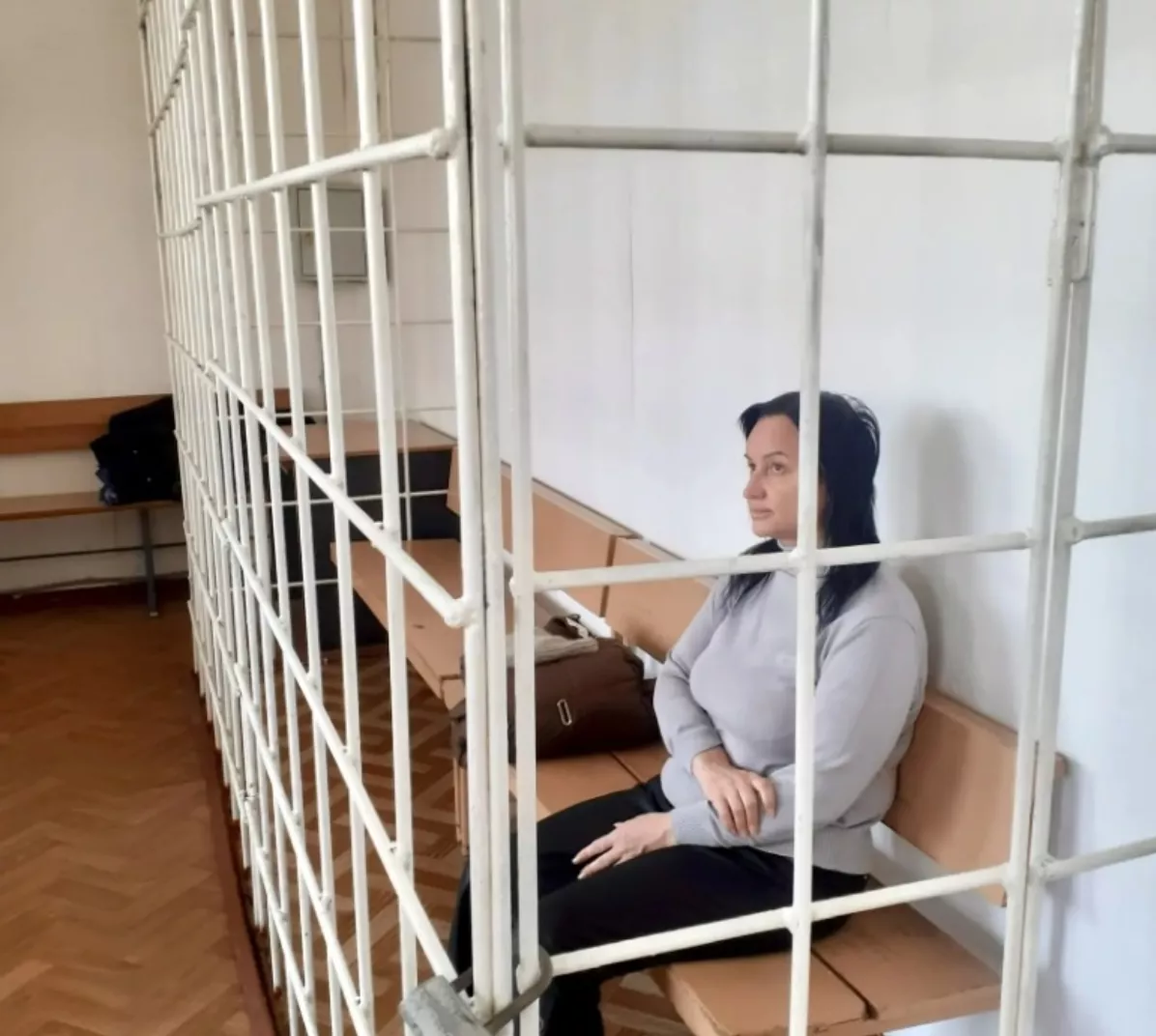 Директор учреждения для детей-сирот выписывала премии сотрудникам и присваивала деньги