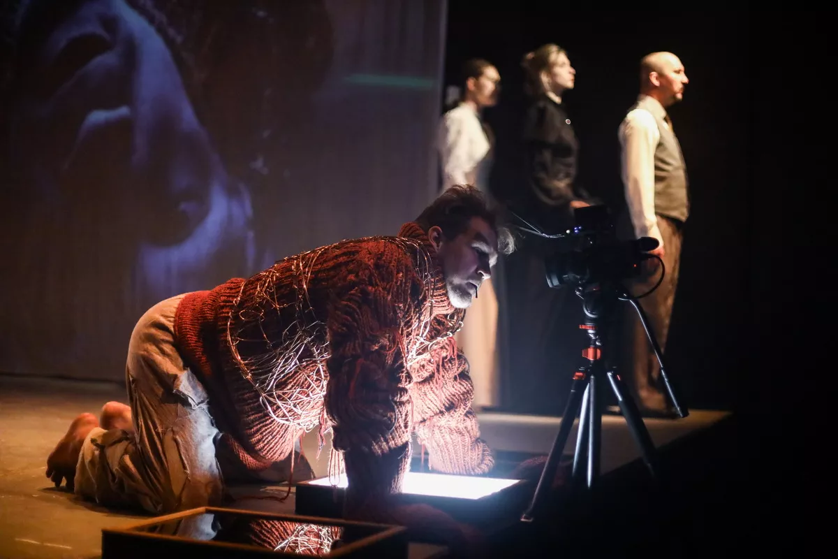 Кто в кого превращается в постановке режиссёра Локтионова