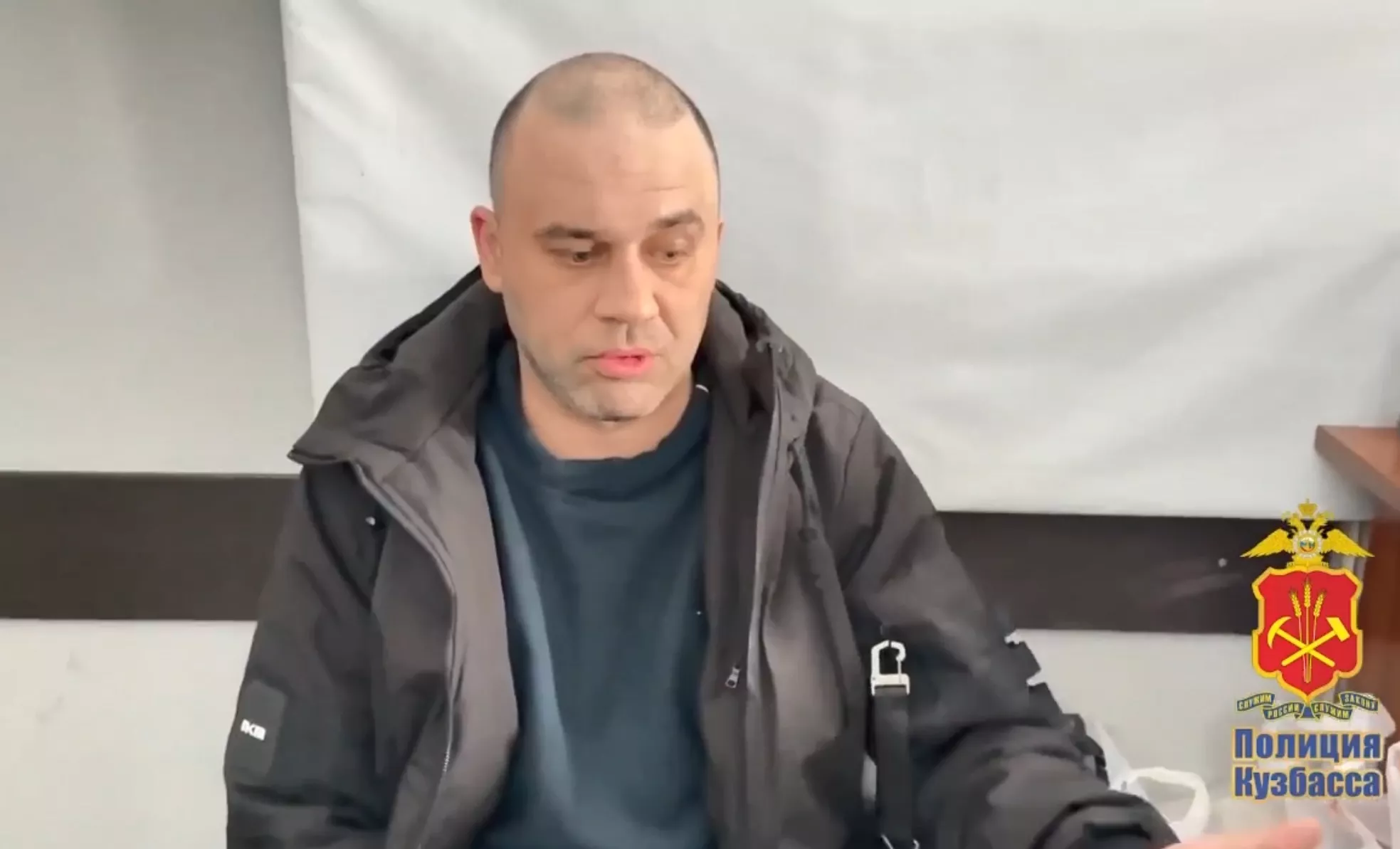 Кузбассовец пришёл в пункт выдачи товаров с пистолетом