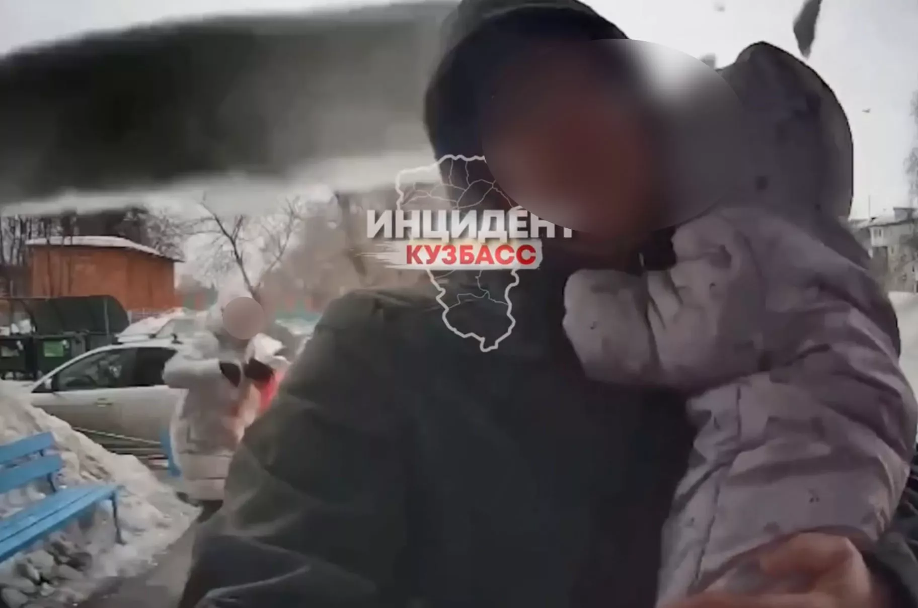 Кузбасская семья едва не погибла под обломком снежной массы