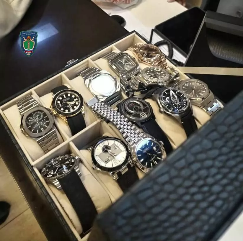 Дом, часы, автомобиль и украшения